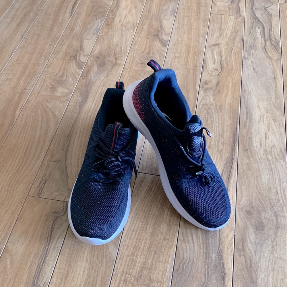 Brand new Gears sneakers size 9